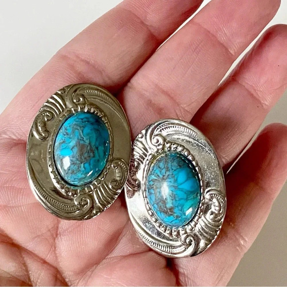 SOLD!! Oval concho silvertone faux turquoise vintage clip on earrings, - Picture 3 of 6